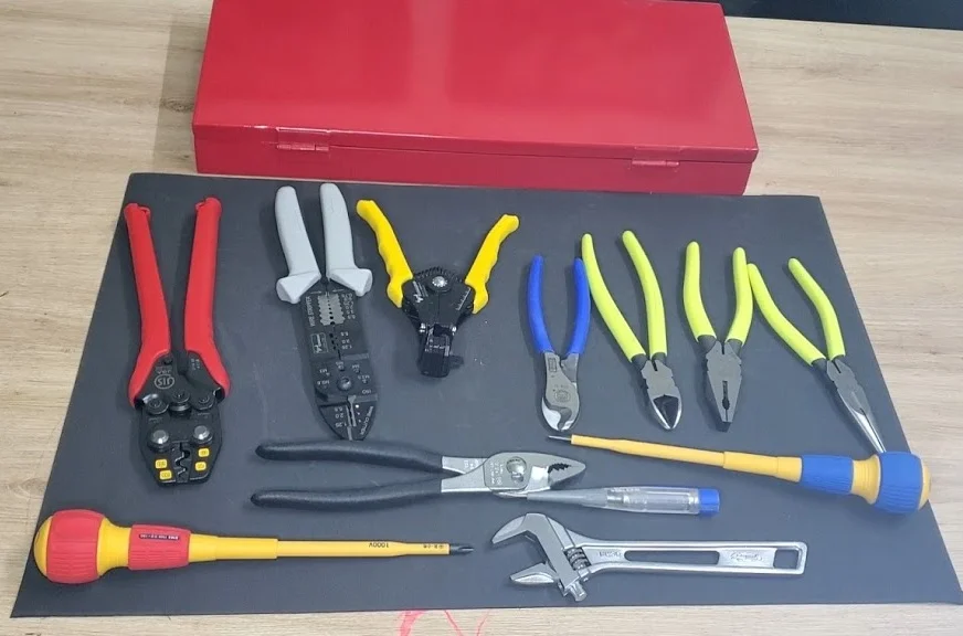 Bộ Dụng Cụ Sửa Chữa điện Xách Tay 12 Chi Tiết HTA-12 Bộ Dụng Cụ Sửa Chữa điện Xách Tay 12 Chi Tiết HTA-12